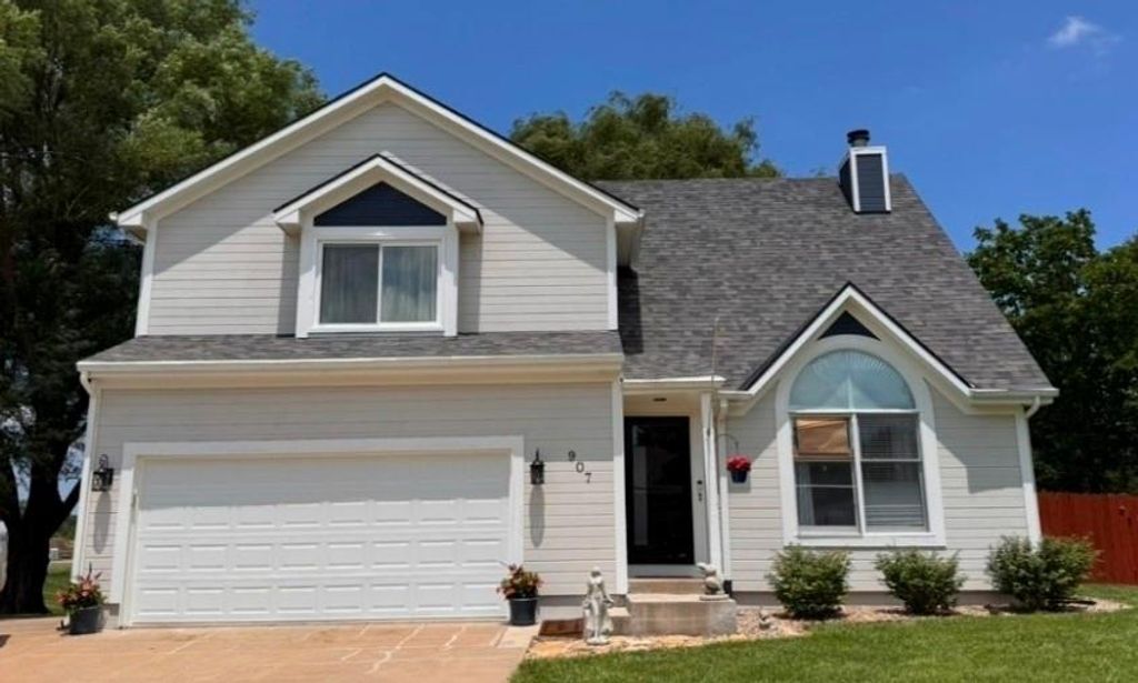 907 Rosewood Court, Paola, KS 66071