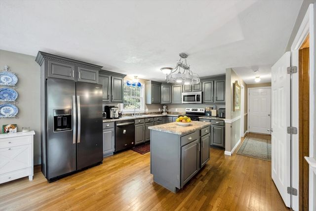 53 Thornberry Cir, Mashpee, MA 02649