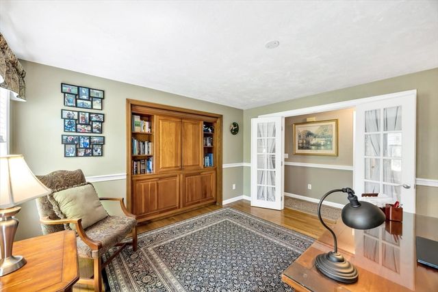 53 Thornberry Cir, Mashpee, MA 02649