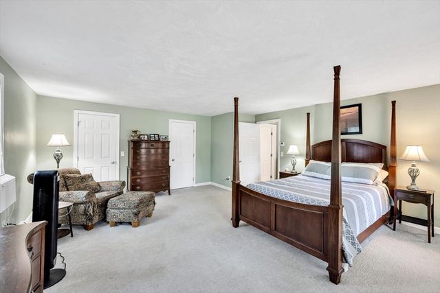 53 Thornberry Cir, Mashpee, MA 02649