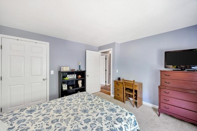 53 Thornberry Cir, Mashpee, MA 02649