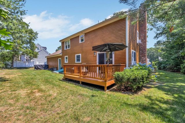 53 Thornberry Cir, Mashpee, MA 02649