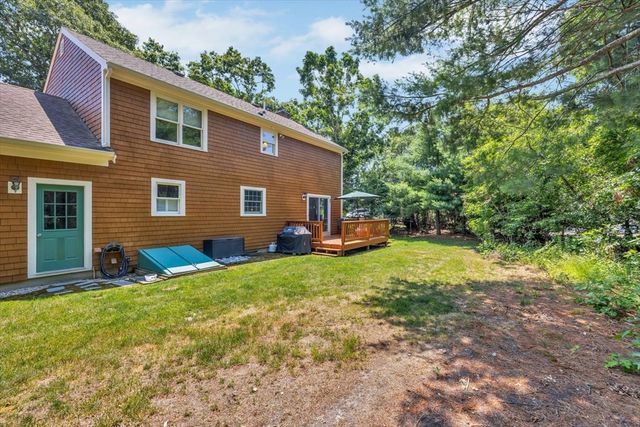 53 Thornberry Cir, Mashpee, MA 02649
