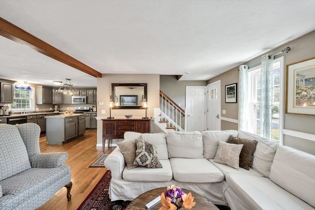 53 Thornberry Cir, Mashpee, MA 02649