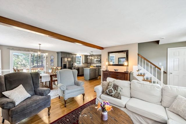 53 Thornberry Cir, Mashpee, MA 02649