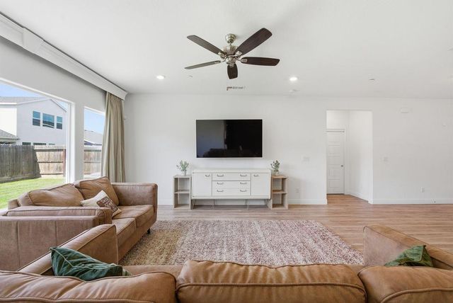 5836 E Pitt Avenue, Fresno, CA 93727
