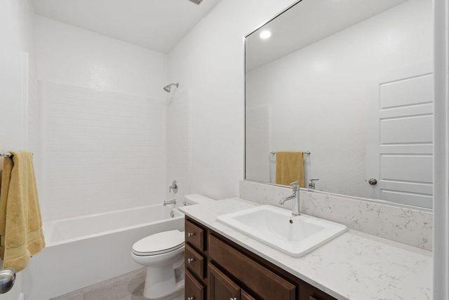5836 E Pitt Avenue, Fresno, CA 93727