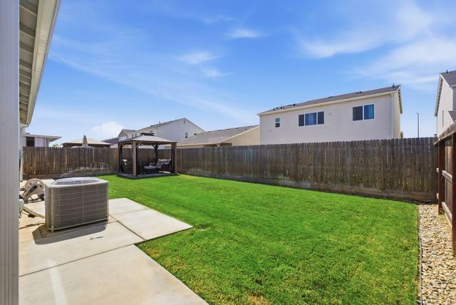 5836 E Pitt Avenue, Fresno, CA 93727