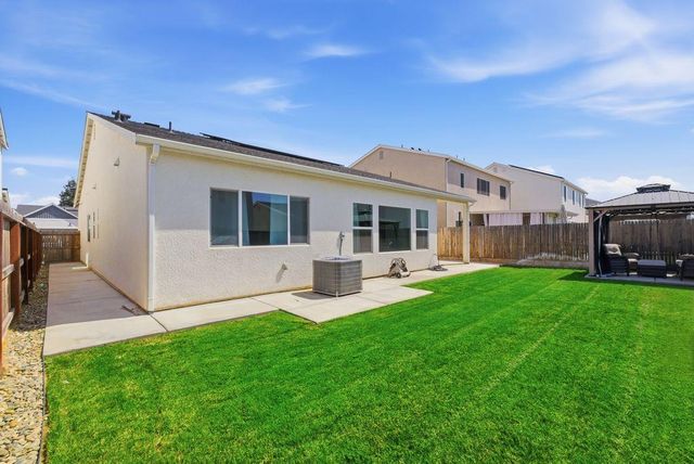 5836 E Pitt Avenue, Fresno, CA 93727