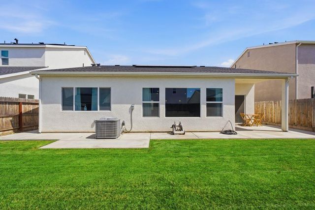 5836 E Pitt Avenue, Fresno, CA 93727