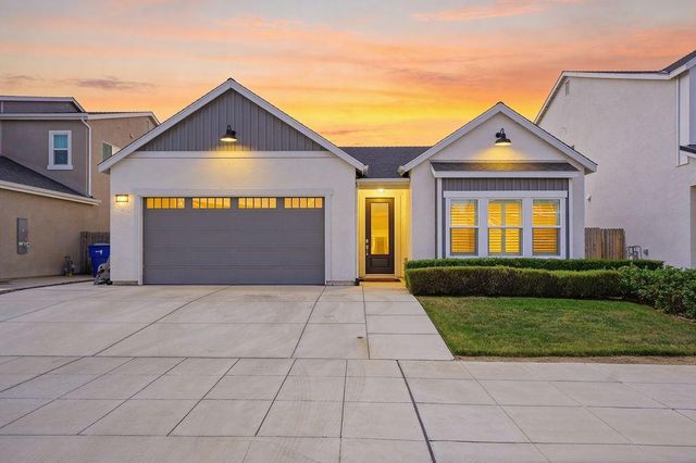 5836 E Pitt Avenue, Fresno, CA 93727