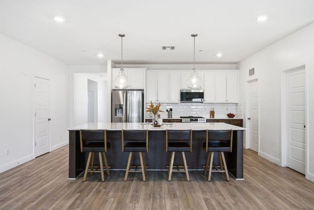 5836 E Pitt Avenue, Fresno, CA 93727