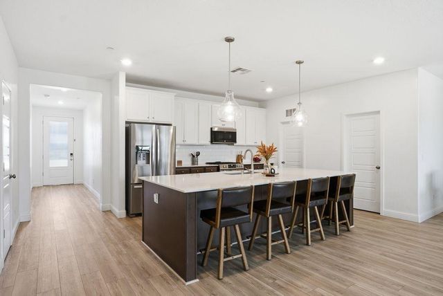 5836 E Pitt Avenue, Fresno, CA 93727