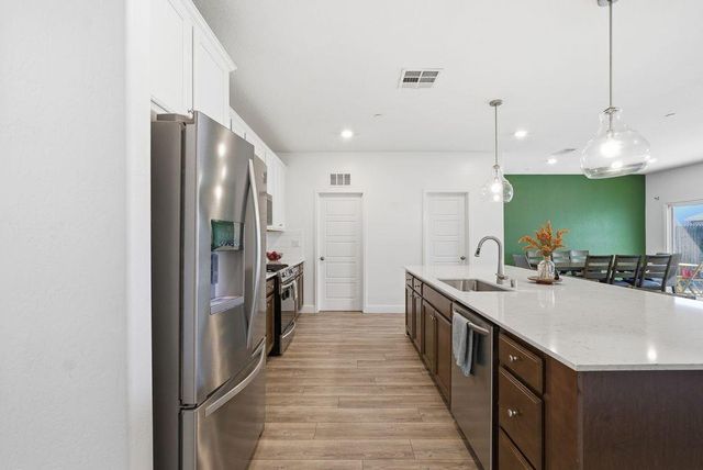 5836 E Pitt Avenue, Fresno, CA 93727