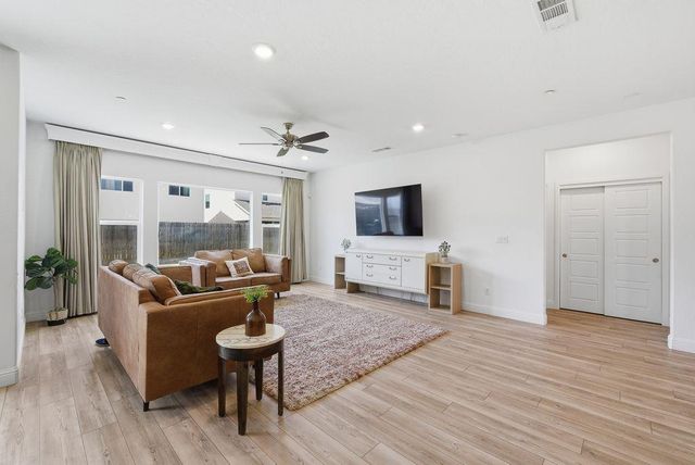 5836 E Pitt Avenue, Fresno, CA 93727