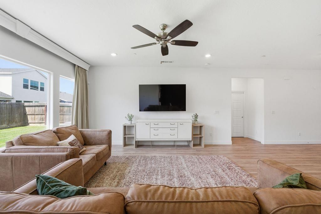 Image 12 of property listing at 5836 E Pitt Avenue, Fresno, CA 93727