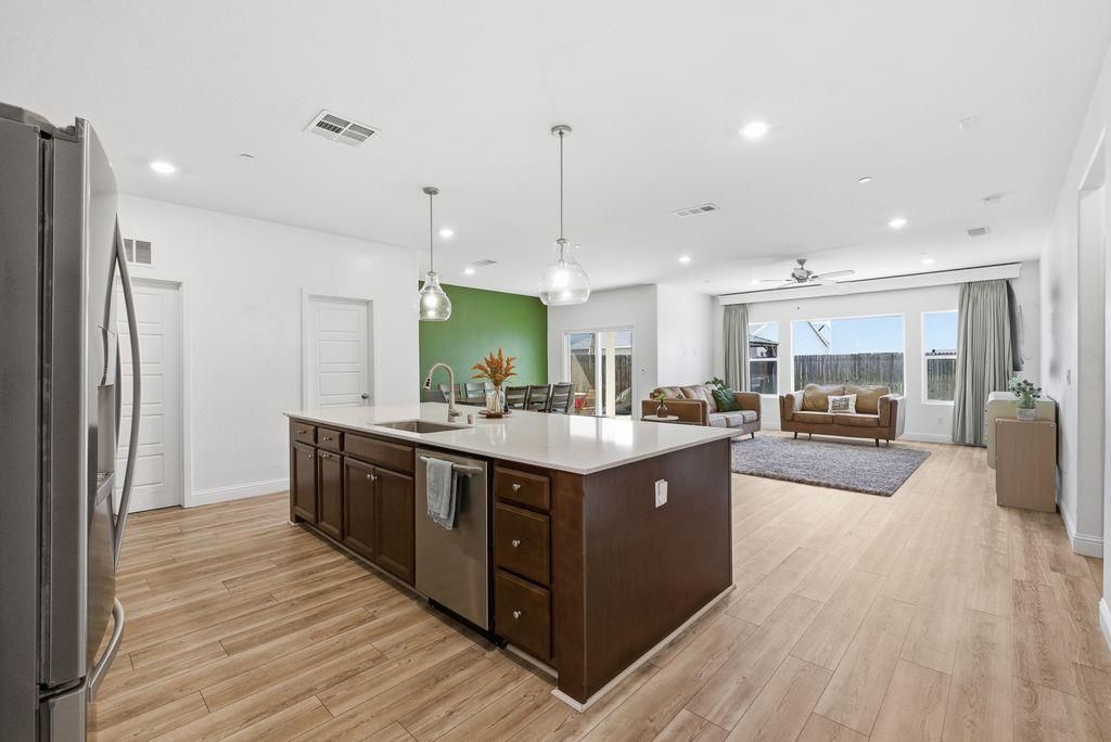 Image 7 of property listing at 5836 E Pitt Avenue, Fresno, CA 93727