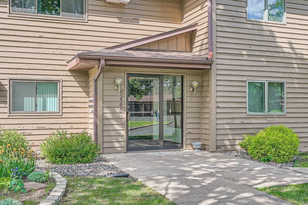 5445 Babcock Trail N201, Inver Grove Heights, MN 55077