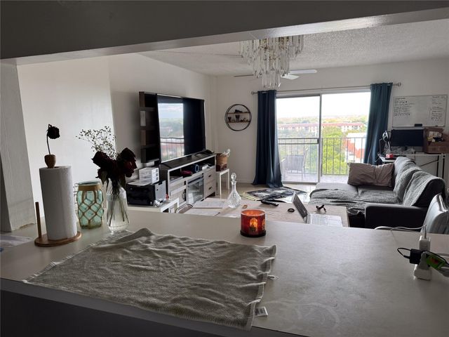 4174 Inverrary Dr 905, Lauderhill, FL 33319