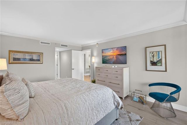 6020 Pelican Bay BLVD 402, Naples, FL 34108