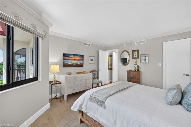 6020 Pelican Bay BLVD 402, Naples, FL 34108