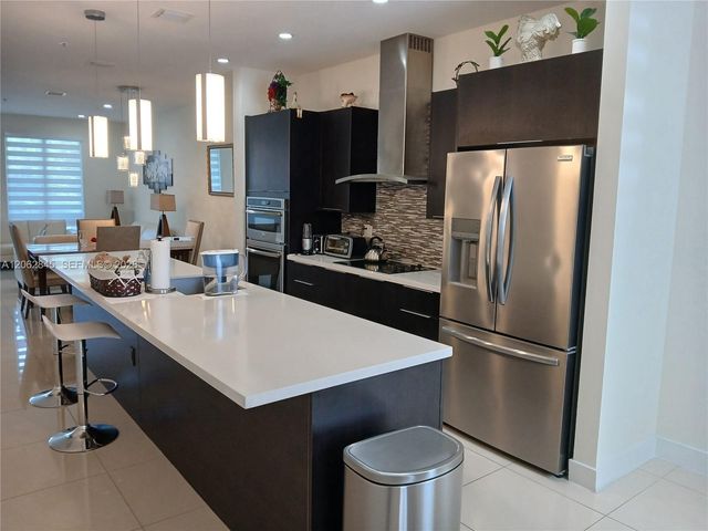 6415 NW 102nd Path 208, Doral, FL 33178