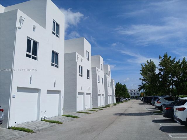 6415 NW 102nd Path 208, Doral, FL 33178
