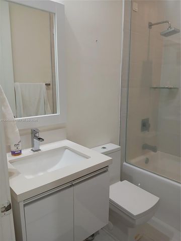 6415 NW 102nd Path 208, Doral, FL 33178
