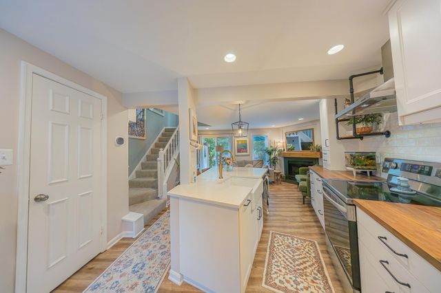 11287 SILENTWOOD LN, Reston, VA 20191