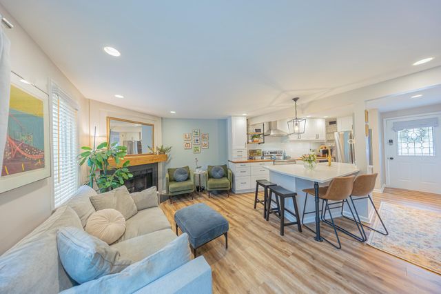 11287 SILENTWOOD LN, Reston, VA 20191