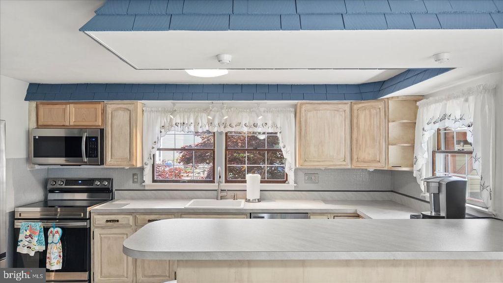 Image 14 of property listing at 6609 BLACKHEAD RD, Baltimore, MD 21220