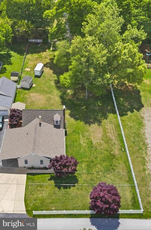 Image 15 of property listing at 6609 BLACKHEAD RD, Baltimore, MD 21220