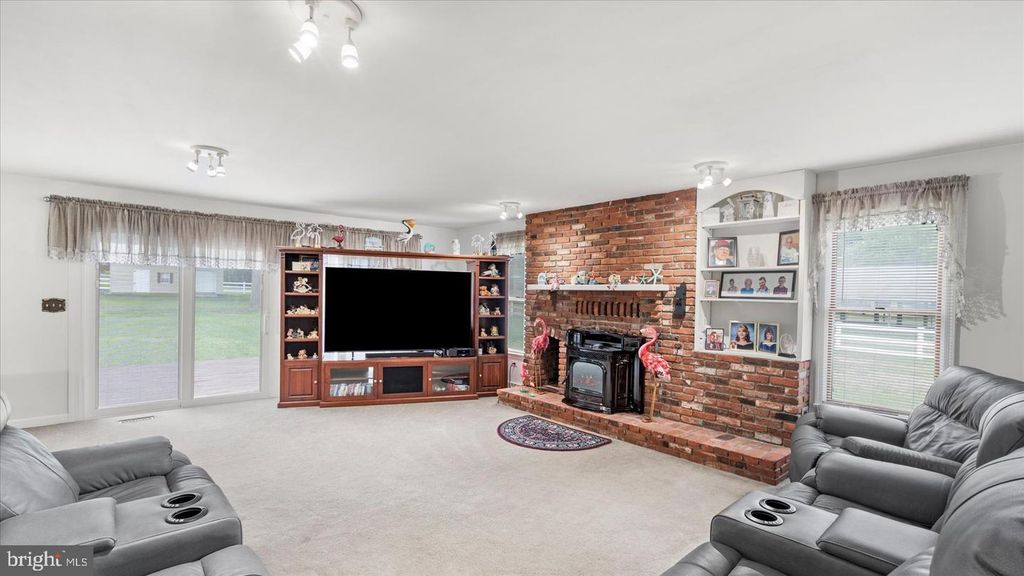 Image 3 of property listing at 6609 BLACKHEAD RD, Baltimore, MD 21220