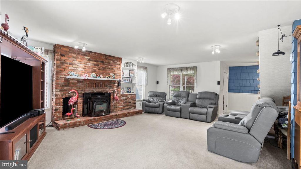 Image 6 of property listing at 6609 BLACKHEAD RD, Baltimore, MD 21220