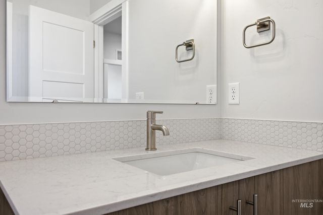 6903 S Harvest Cove Ave, Boise, ID 83709