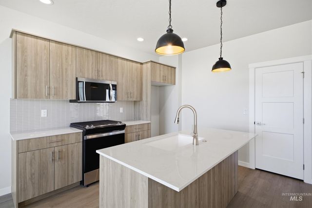 6903 S Harvest Cove Ave, Boise, ID 83709