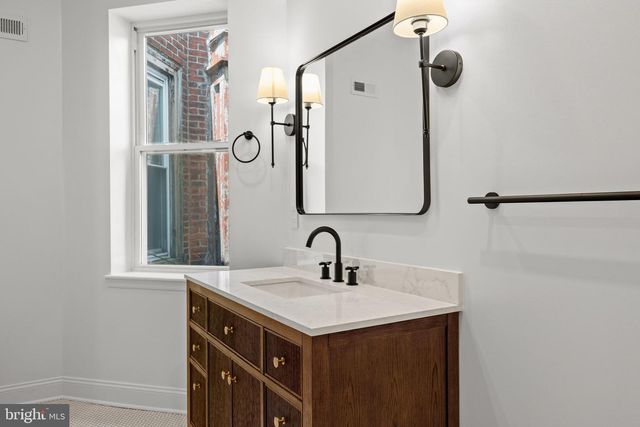 5131 CEDAR AVE, Philadelphia, PA 19143
