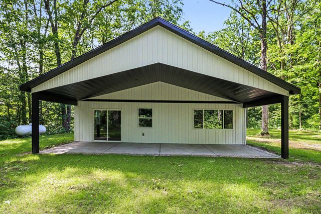 9066 Agawa Trail, Howard City, MI 49329