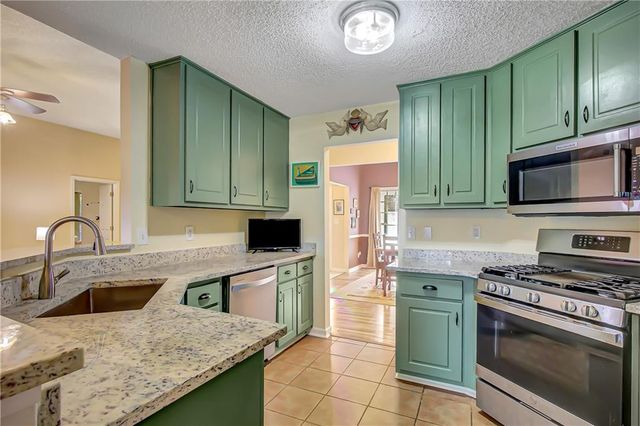 4013 E Point Court, Mcdonough, GA 30253