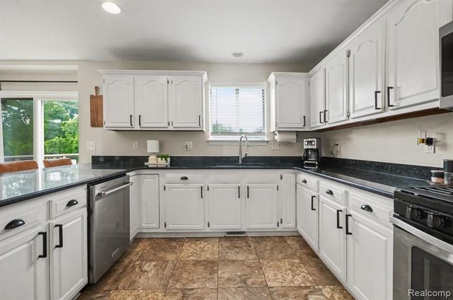 1134 Brookside Court, Oxford, MI 48371
