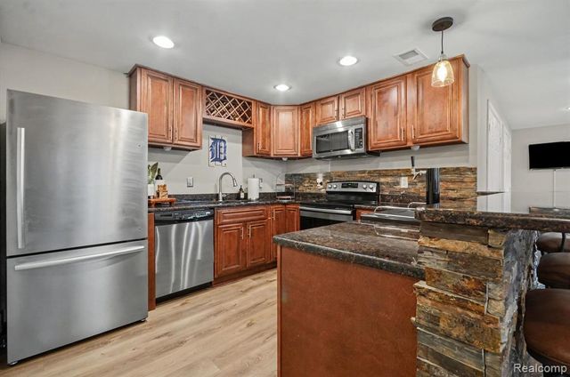 1134 Brookside Court, Oxford, MI 48371
