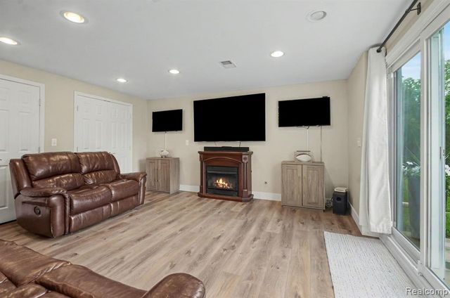 1134 Brookside Court, Oxford, MI 48371