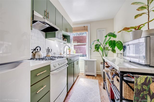 3955 44th Street, Sunnyside, NY 11104