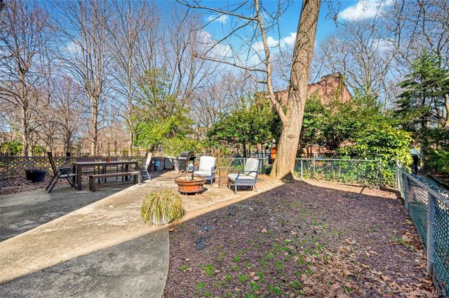 3955 44th Street, Sunnyside, NY 11104