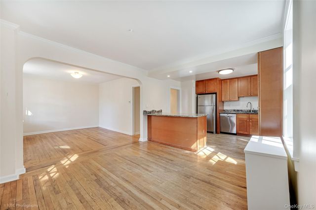 3955 44th Street, Sunnyside, NY 11104