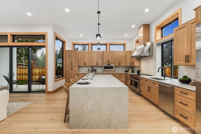 1207 145th Avenue SE, Bellevue, WA 98007
