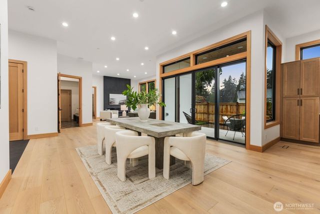 1207 145th Avenue SE, Bellevue, WA 98007