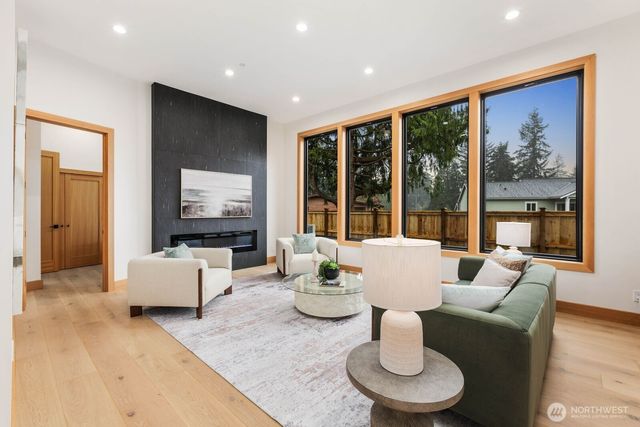 1207 145th Avenue SE, Bellevue, WA 98007