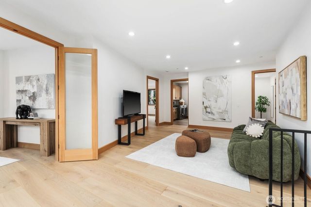 1207 145th Avenue SE, Bellevue, WA 98007