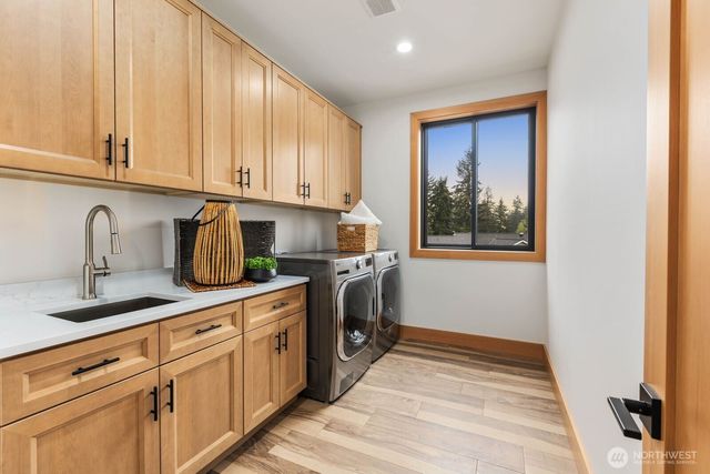 1207 145th Avenue SE, Bellevue, WA 98007